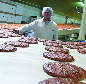 Pierre Daunas fabrique des galettes depuis quarante-cinq ans