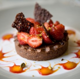 Tarte au chocolat et fraises