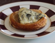 Tarte-fine-aux-poires-et-fourme-d-doc