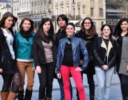 Les huits co-réalisateurs du web documentaire "Etre Street fooder à Bordeaux" prennent la pose.